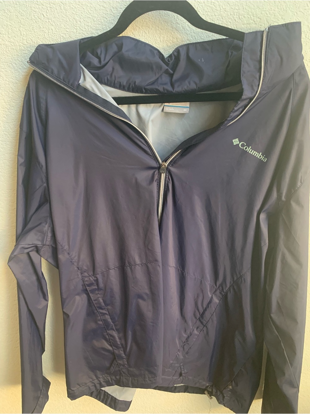 Columbia Women's Navy Hooded Packable Windbreaker Jacket